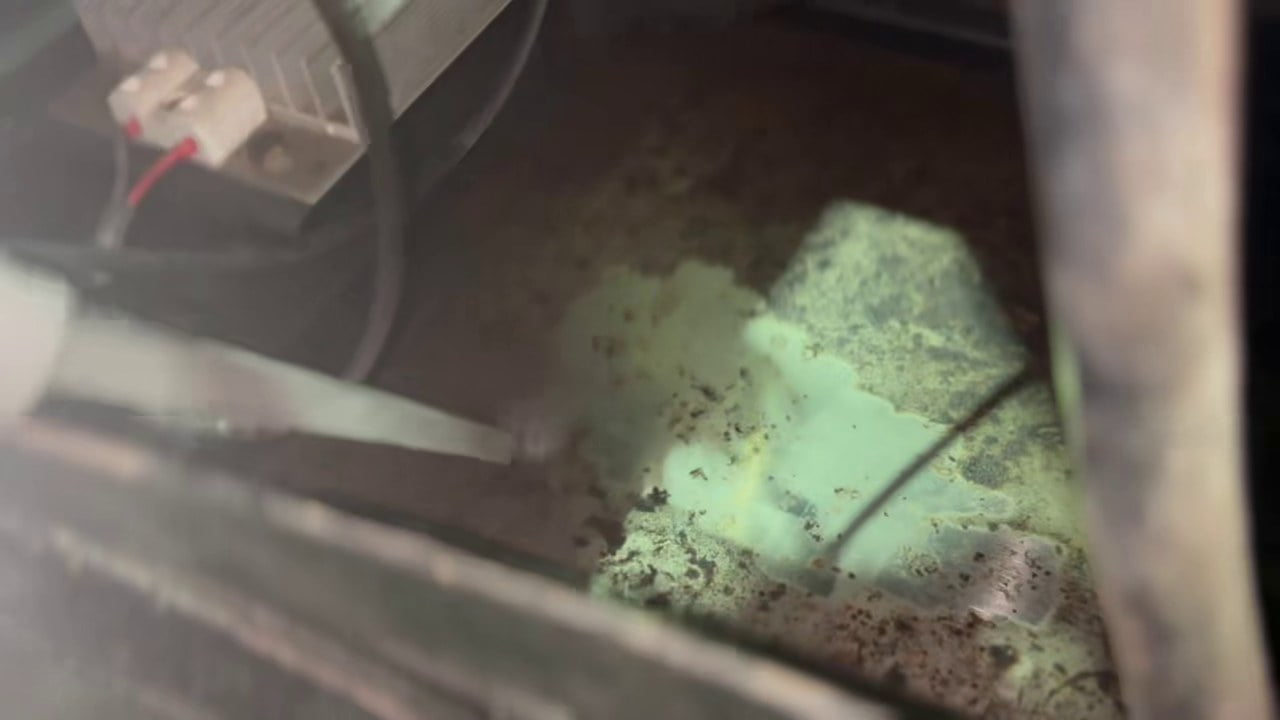 Dry ice blasting nozzle removing contamination from an industrial surface